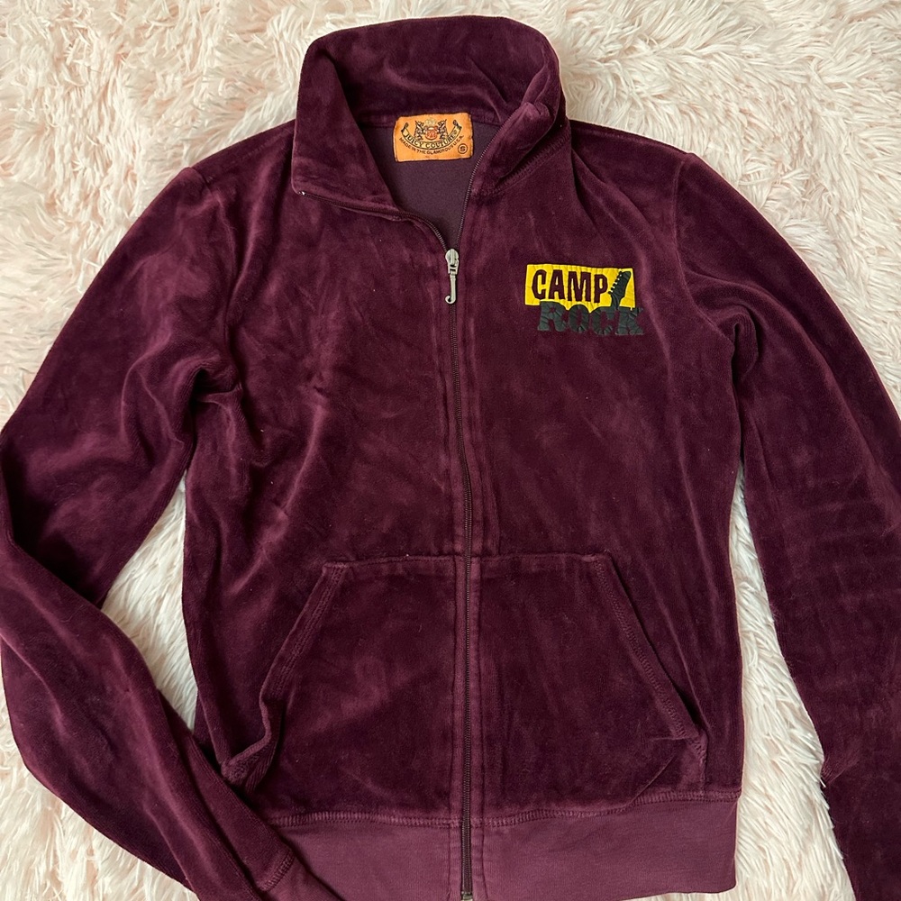 RARE VINTAGE SIZE SMALL MAROON JUICY COUTURE VELOUR CAM ROCK JACKET